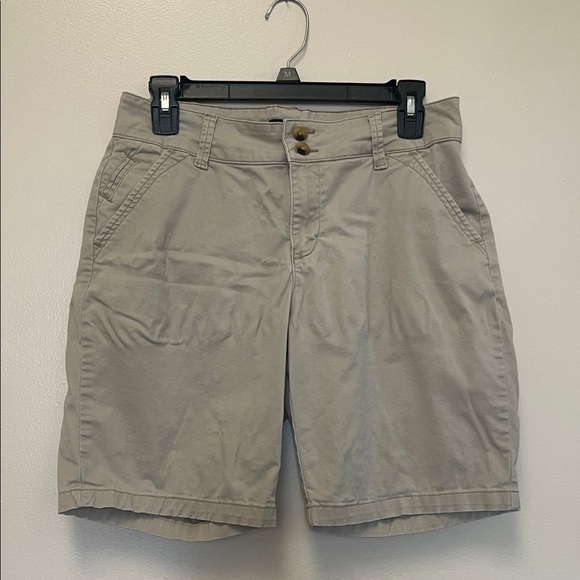 Lee Women's Tan Flat Front Shorts - Picture 1 of 8